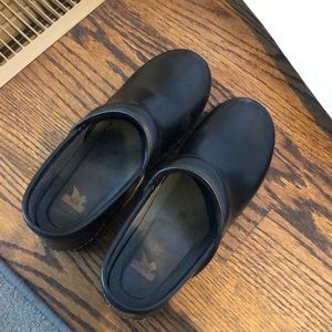 Dansko women’s nursing shoes size 9